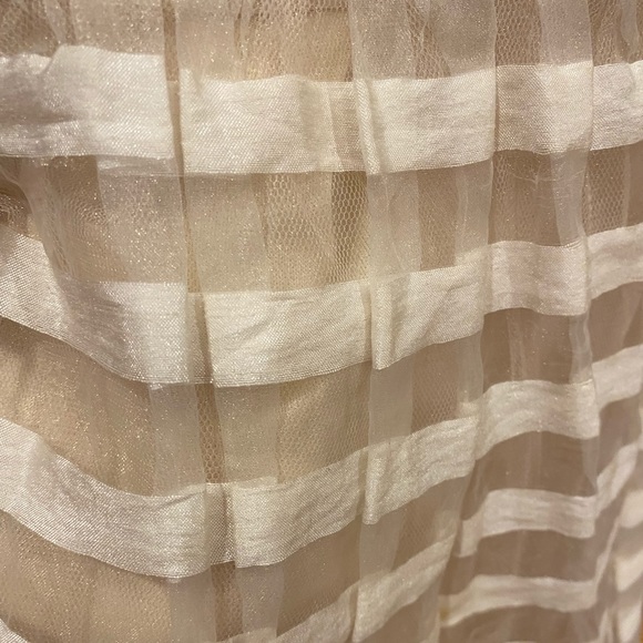 Cute lace cream coloured dress - Picture 5 of 7